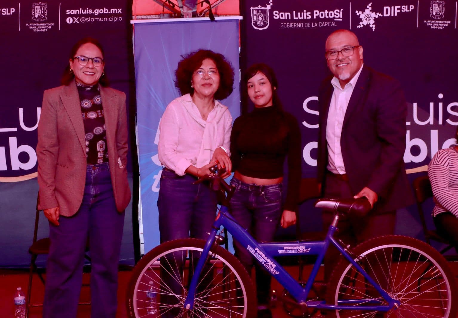 Dona Fundación Telmex-Telcel equipos y materiales al DIF de la Capital