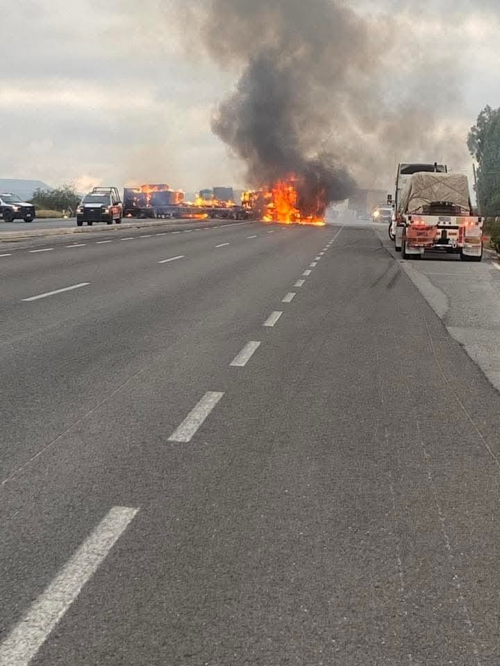 Arde Zacatecas, persisten bloqueos en carretera San Luis-Zacatecas