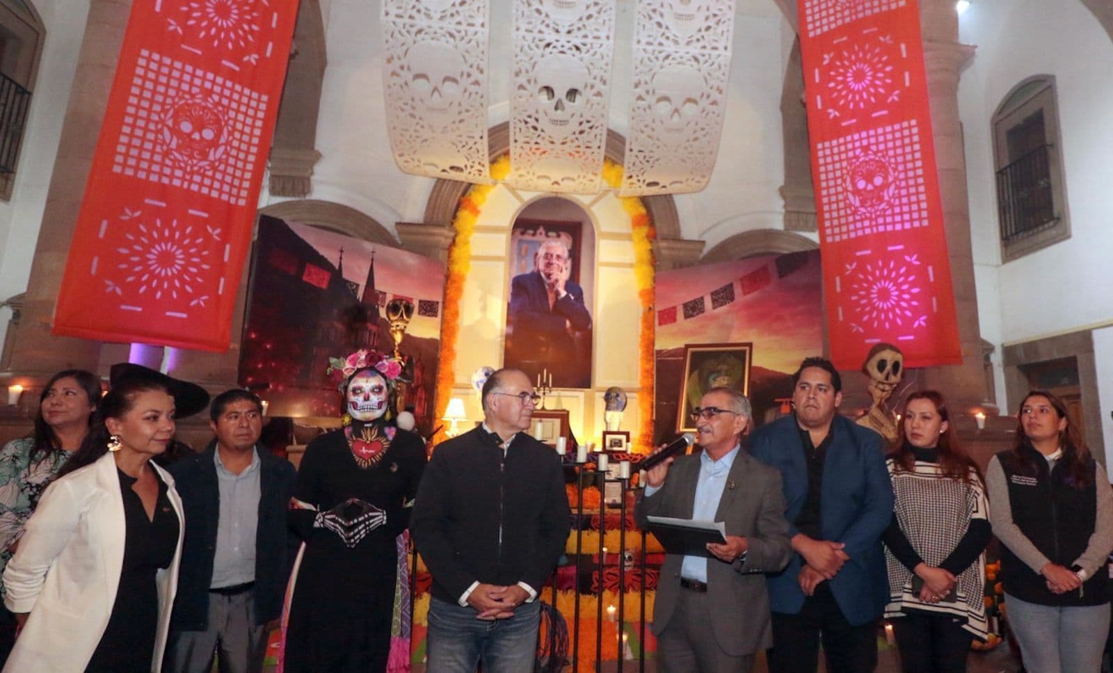 Honra Enrique Galindo con altar monumental a memoria de Daniel de la Llera