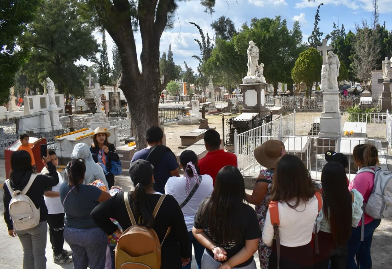 Rompen récord de asistencia visitantes a panteones municipales