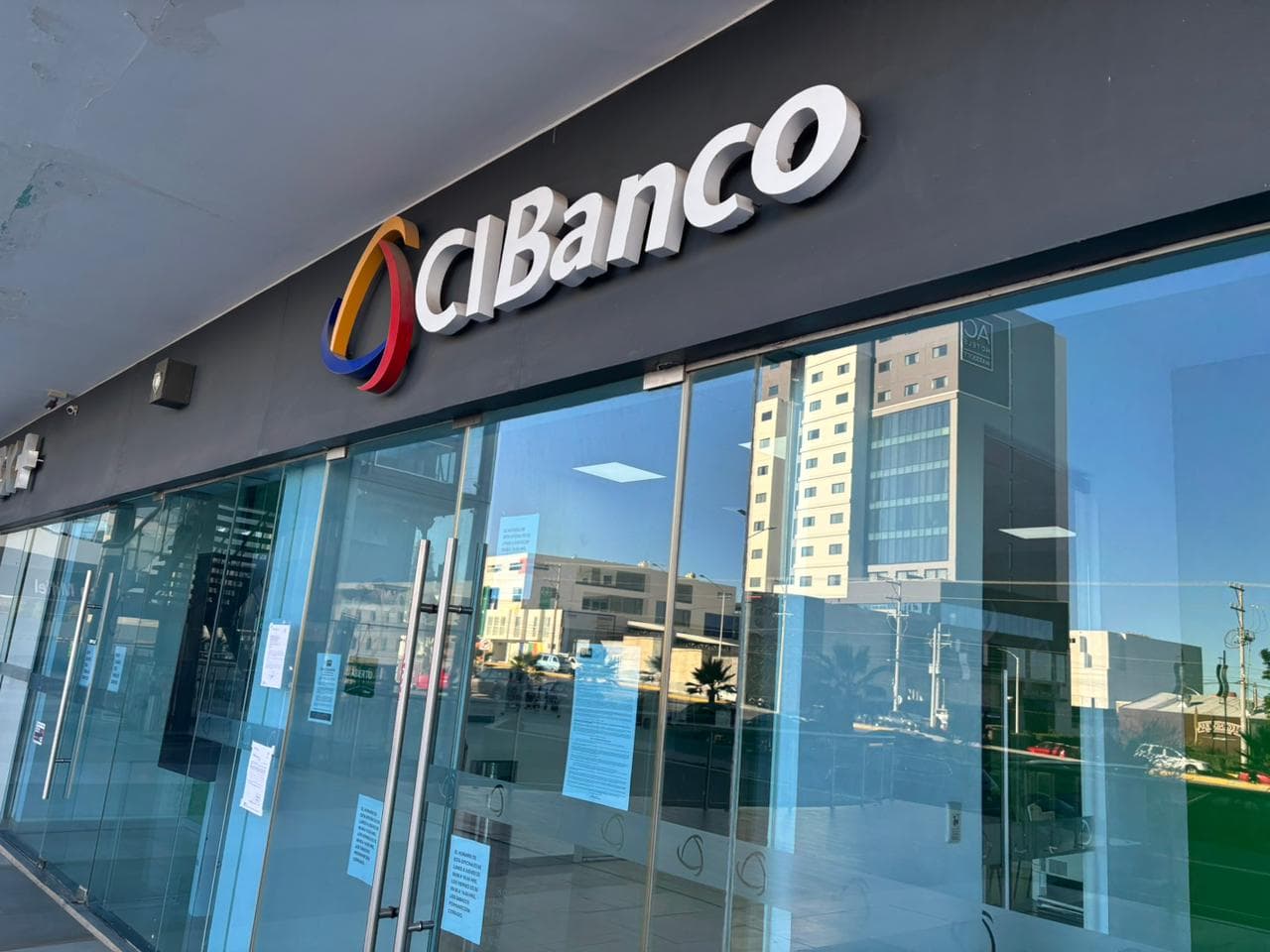 Inician demandas laborales tras cierre de CIBanco