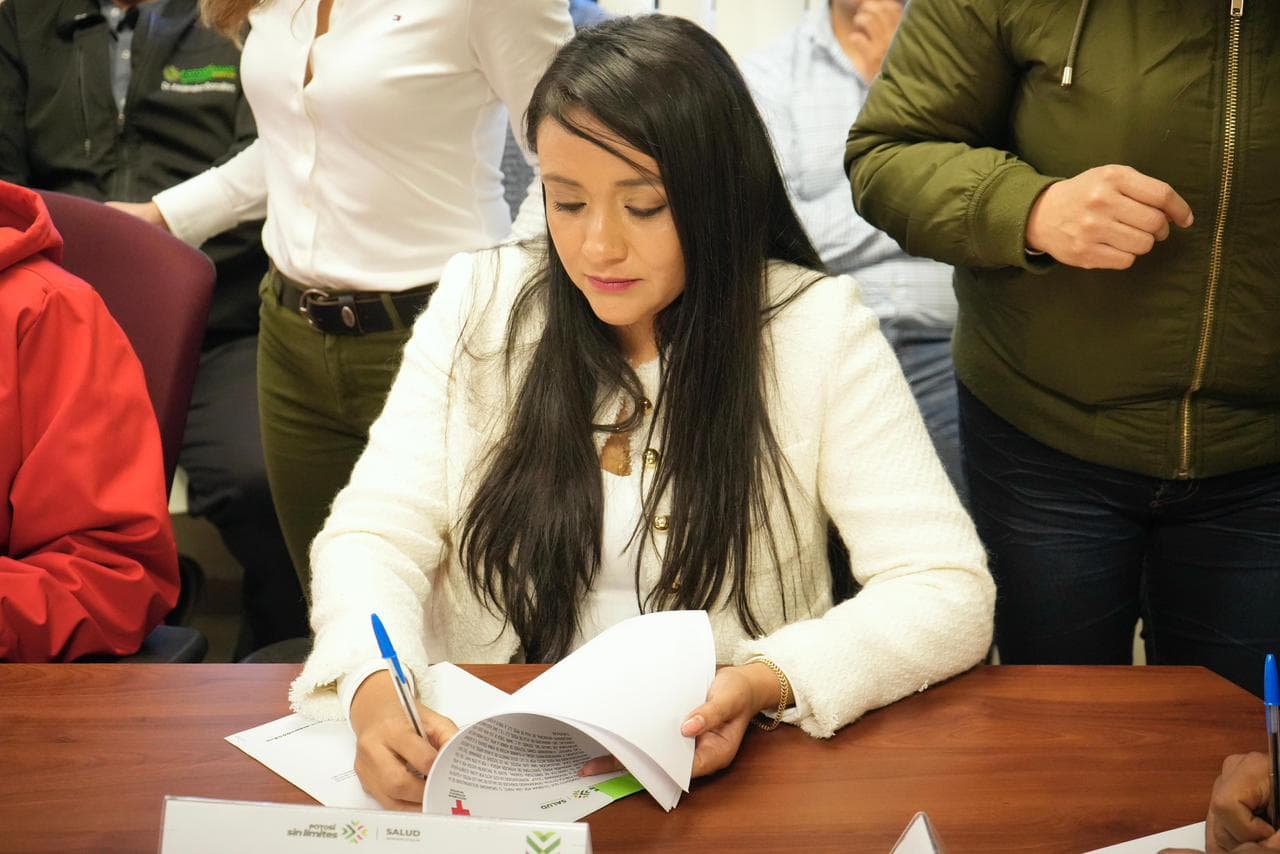 Formaliza Teresa Rivera ante el Congreso su renuncia al Concejo de Villa de Pozos