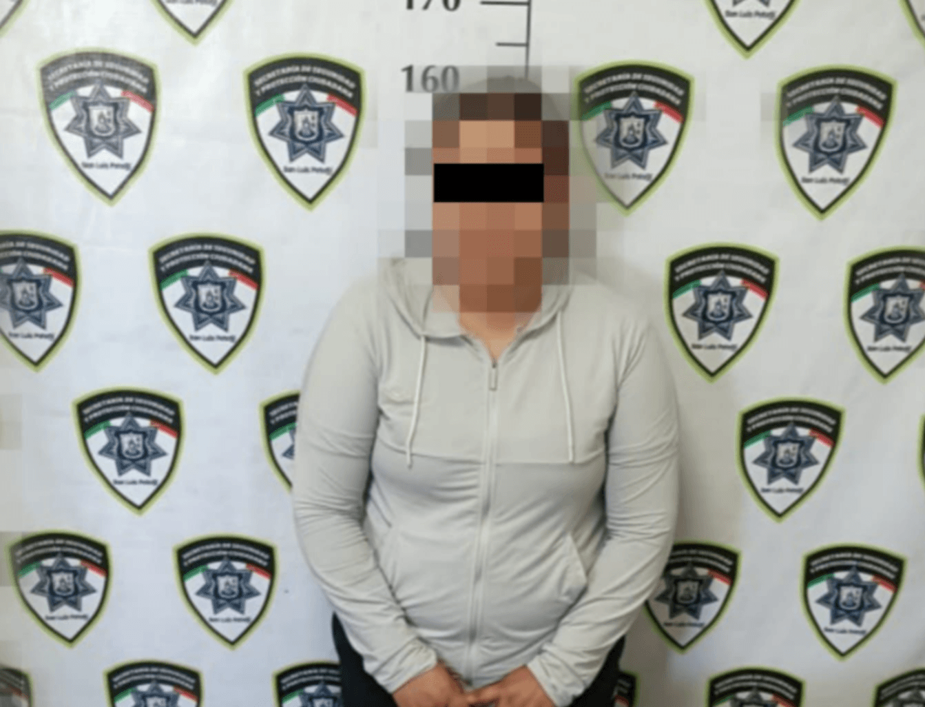Intercepta SSPC a mujer robando ropa en Walmart Providencia