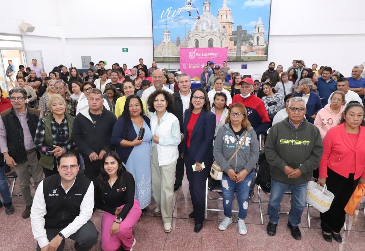 Encabeza DIF Capitalino décima entrega de lentes graduados