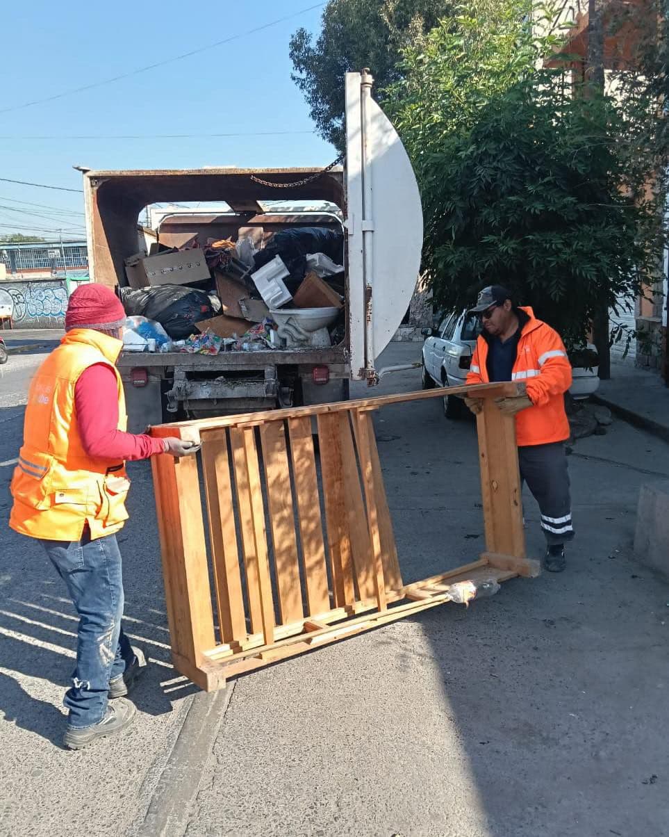 Retira Ayuntamiento residuos en la Colonia Independencia