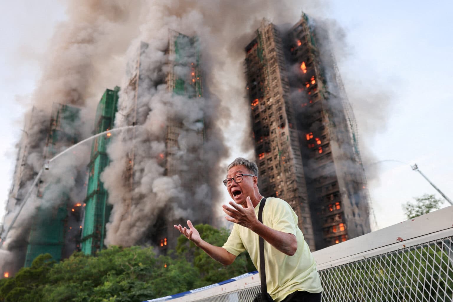 Aumenta a 36 la cifra de muertos por incendio en Hong Kong
