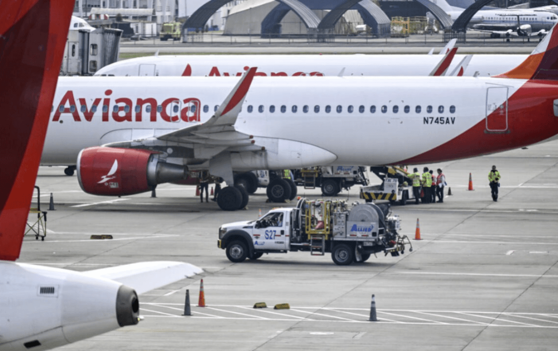 Suspenden aerolíneas sus vuelos desde Venezuela ante actividad militar de EUA