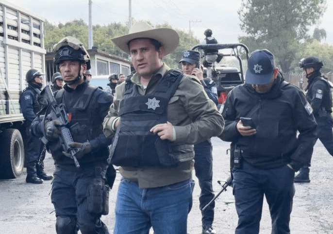 Detiene FGE de Michoacán a escoltas de Carlos Manzo
