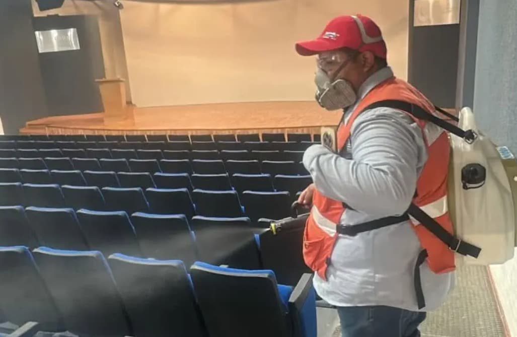 Denuncian estudiantes plaga de chinches en la UASLP