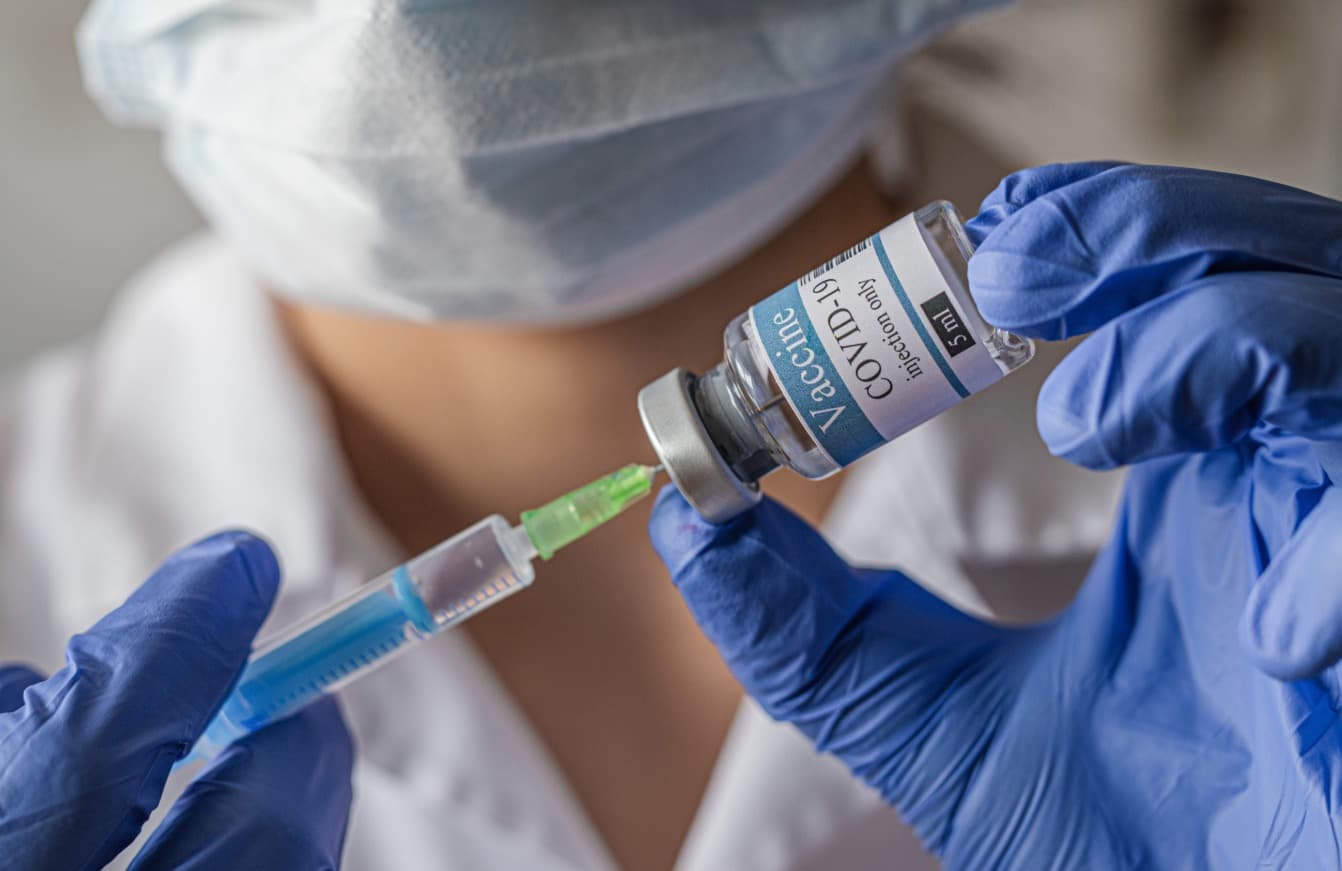 Convoca Salud a potosinos a vacunarse contra Covid