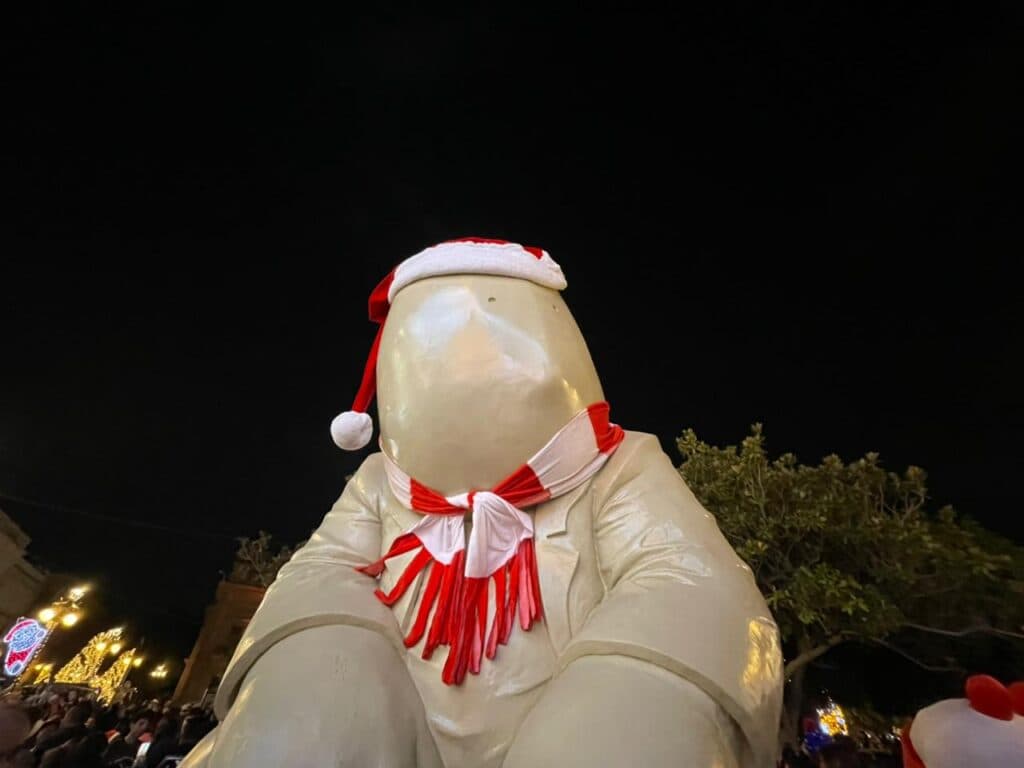 Roban decoraciones navideñas de Plaza de Armas