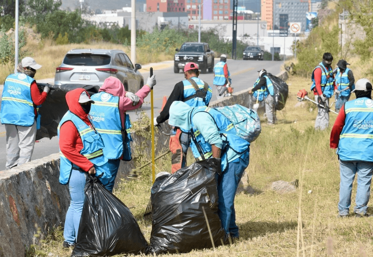 Trabaja Ayuntamiento en mantenimiento de Av. Sierra Vista
