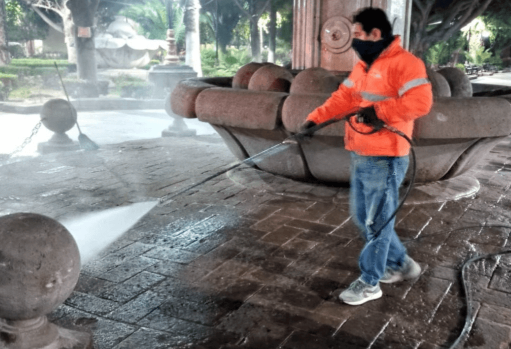 Labores municipales de mantenimiento llegan al jardín de Tequis