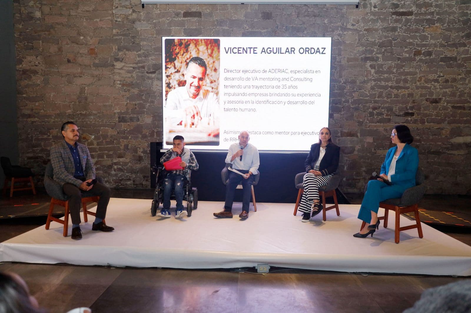 Reconocen panelistas del foro Discapacidad en 360 mayor inclusión en la Capital