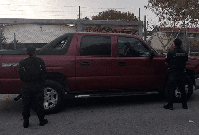 Aseguran camioneta con reporte de robo en Col. Dalias del Llano
