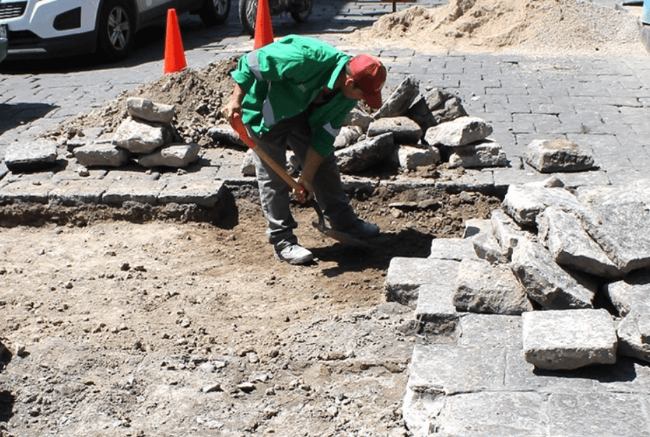 Evalúa Ayuntamiento sustitución de adoquín en calles del Centro Histórico