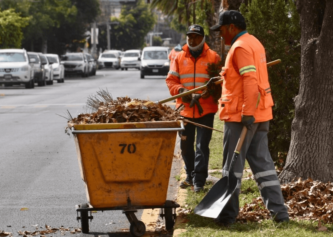 Intensifican labores de limpieza en vialidades de la capital