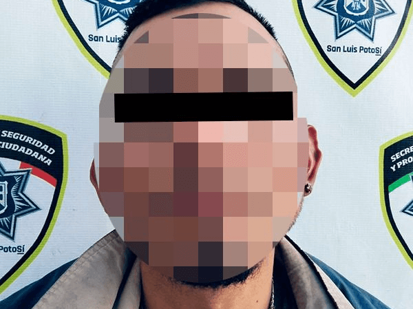 Detiene SSPC a hombre que rompió cristales de un OXXO