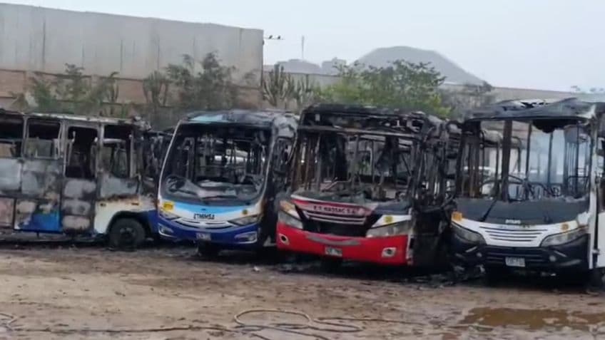 Extorsionadores incendian 18 autobuses