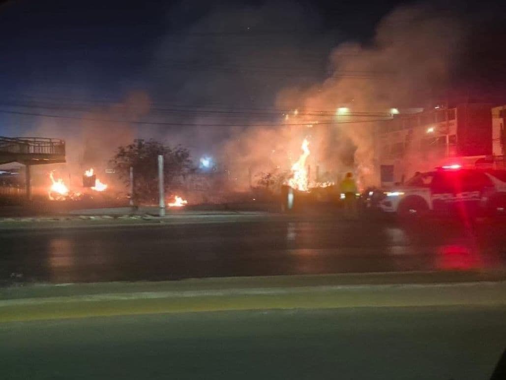 Incendio en antigua central camionera moviliza a cuerpos de emergencia