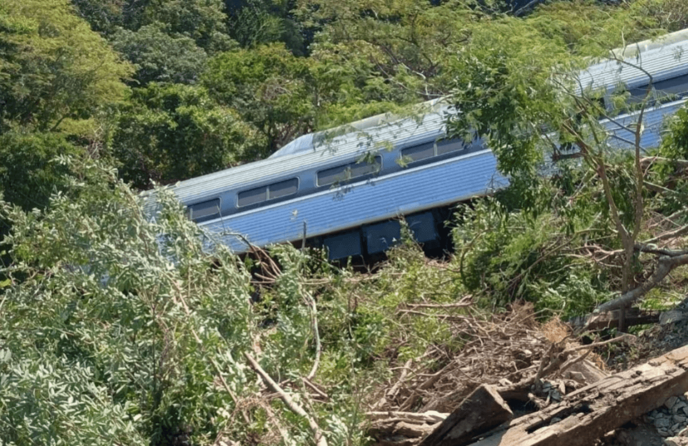 Se descarrila tren interoceánico en Oaxaca con 250 personas a bordo