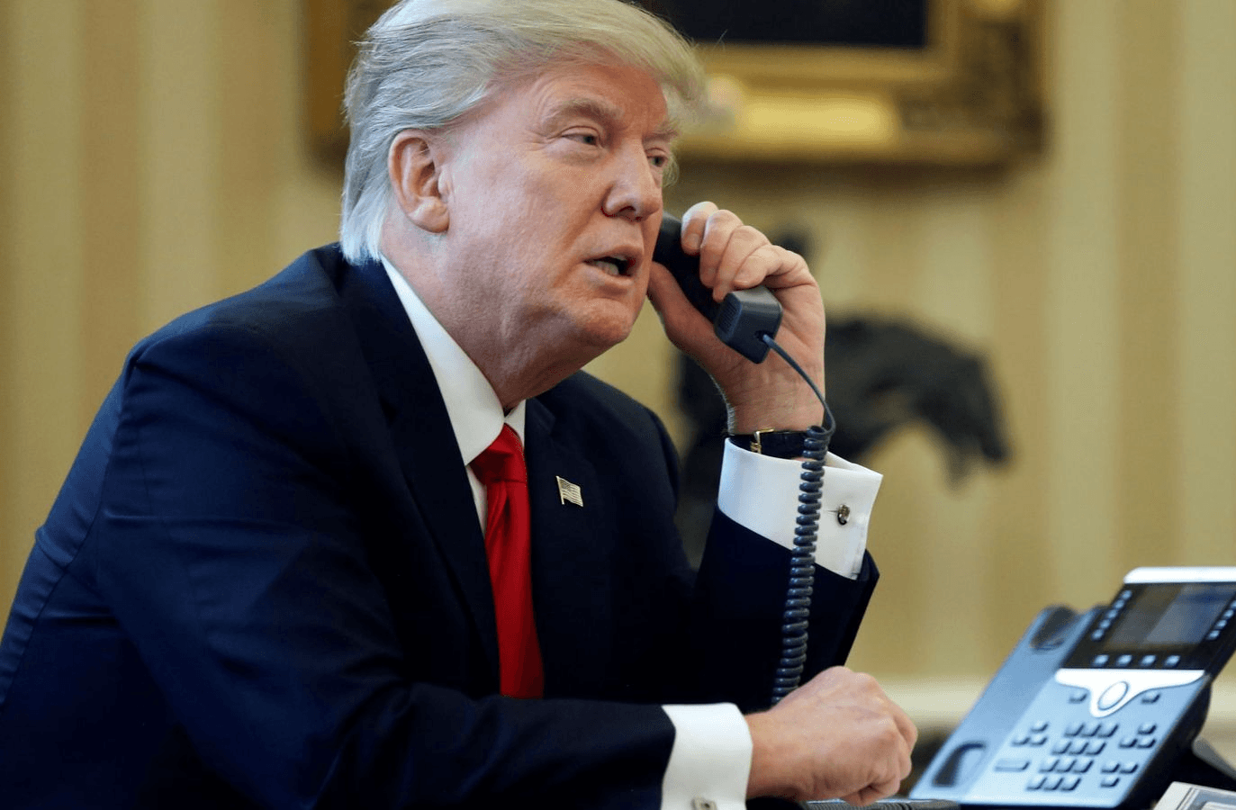 Ofrece Trump a Maduro huir a Rusia durante llamada telefónica