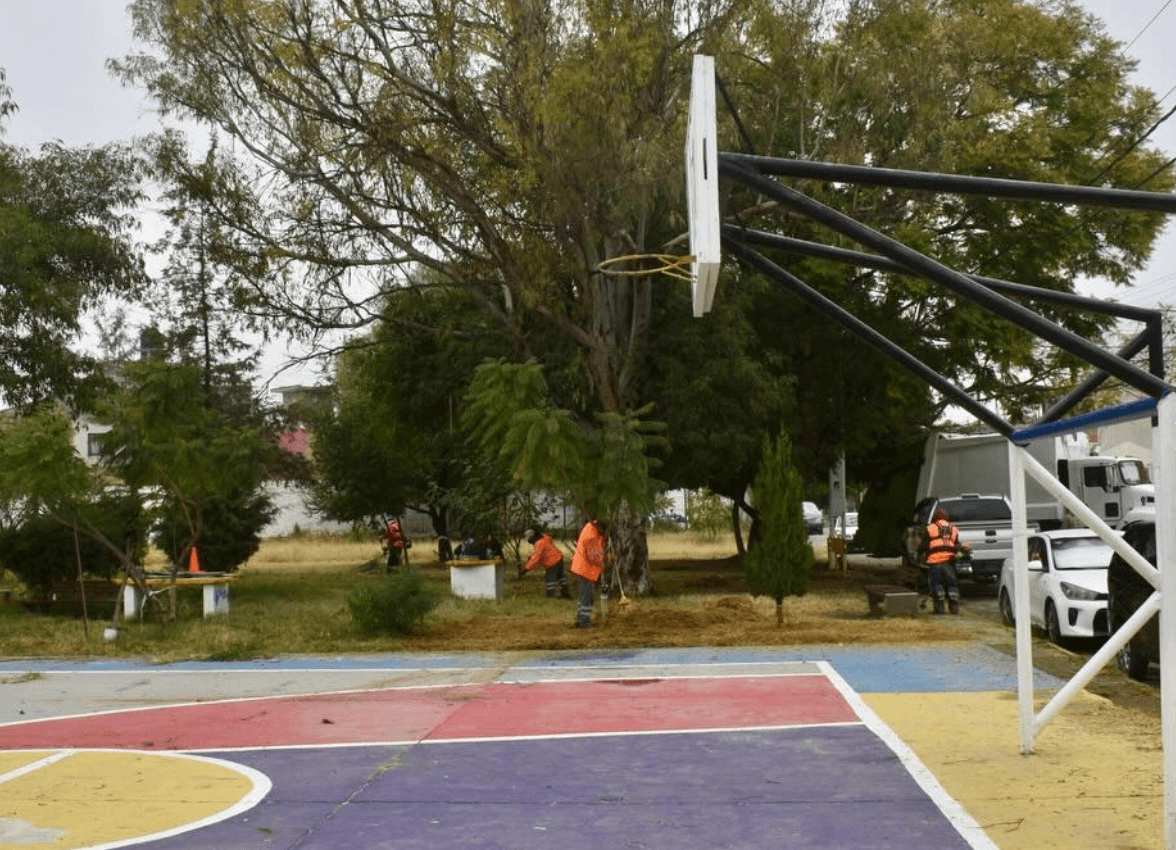 Interviene Ayuntamiento espacios públicos de la Col. Valle de Jacarandas