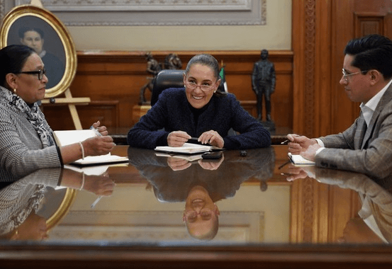 Sostiene llamada telefónica Claudia Sheinbaum con Papa León XIV