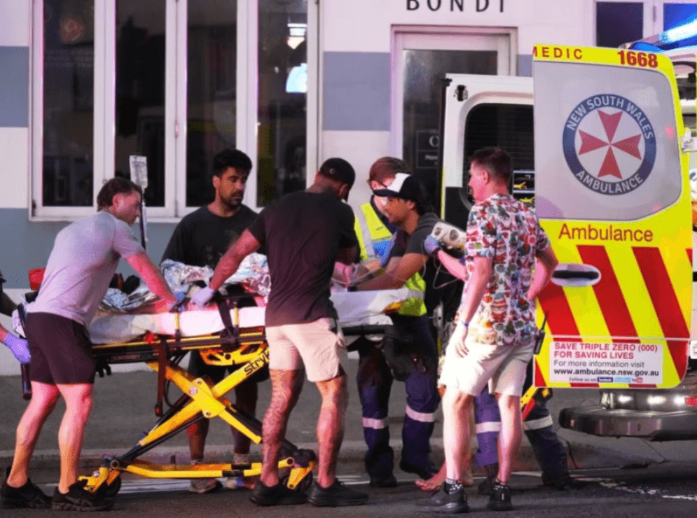Deja 11 muertos y 29 heridos atentado antisemita en Australia