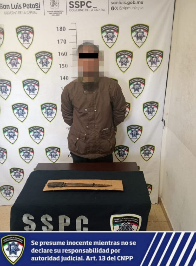 Lo agarran con tremendo machetón en las vías México-Laredo