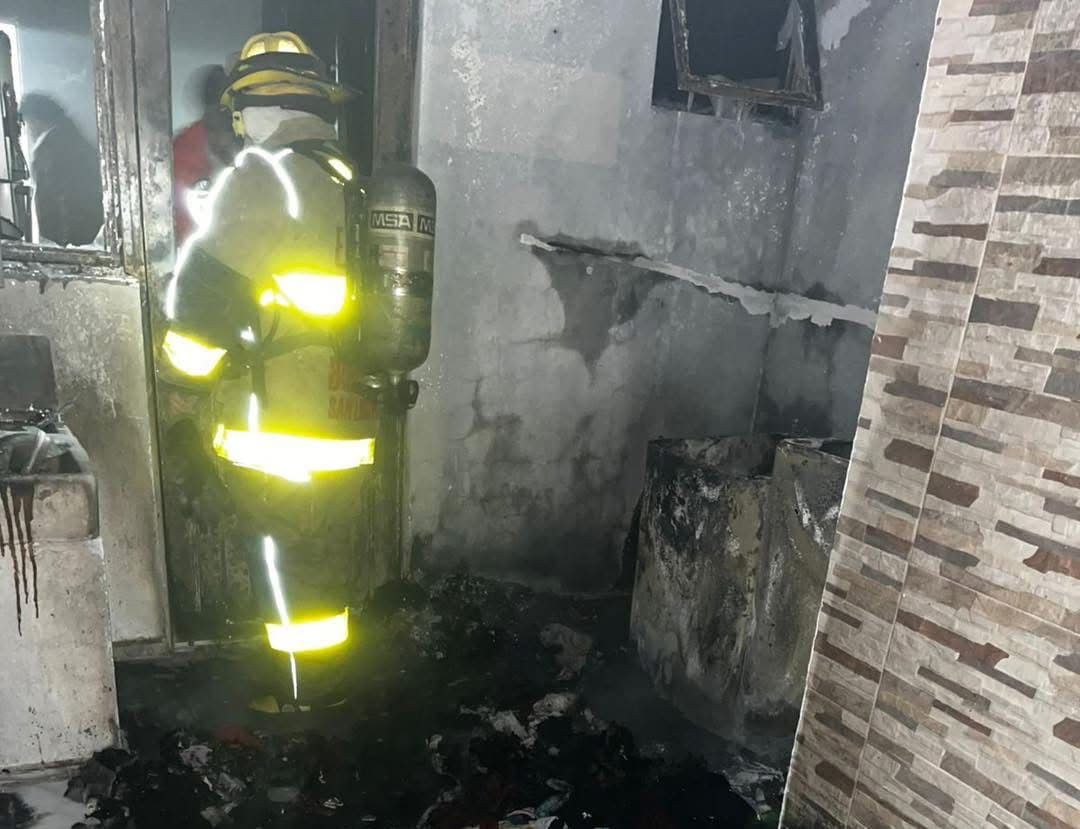Flamazo por tanque de gas moviliza a Bomberos en El Saucito
