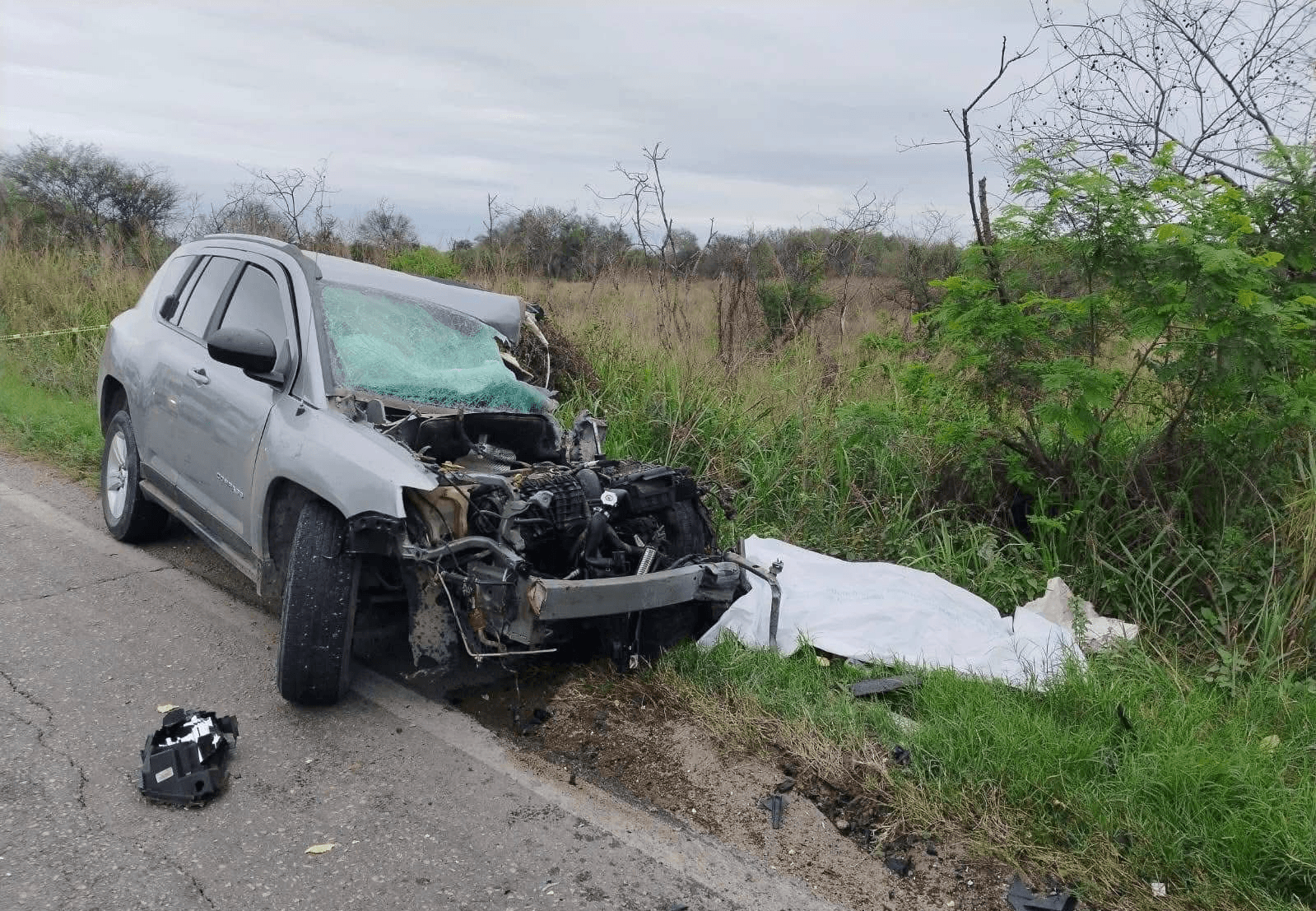 Hombre pierde ambos brazos y fallece en accidente vial