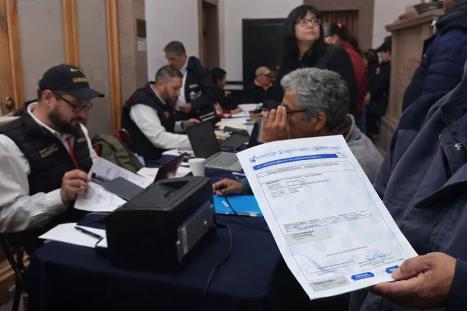 Se agiliza entrega de refrendos para comercios de la Capital