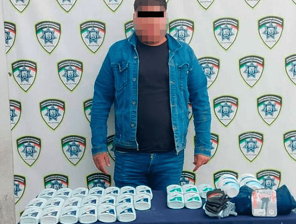 Rata se embolsa 25 talcos para sus patas hediondas