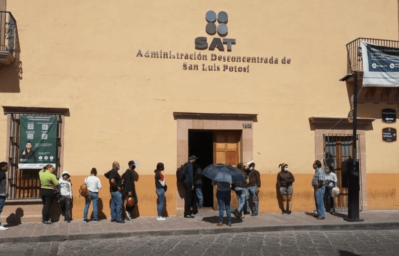 Persisten prácticas de coyotaje en el SAT de SLP
