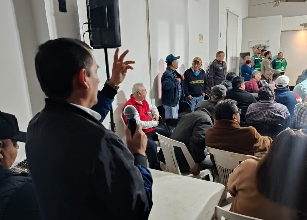 Truenan taxistas contra imposición de banderazo en Valles