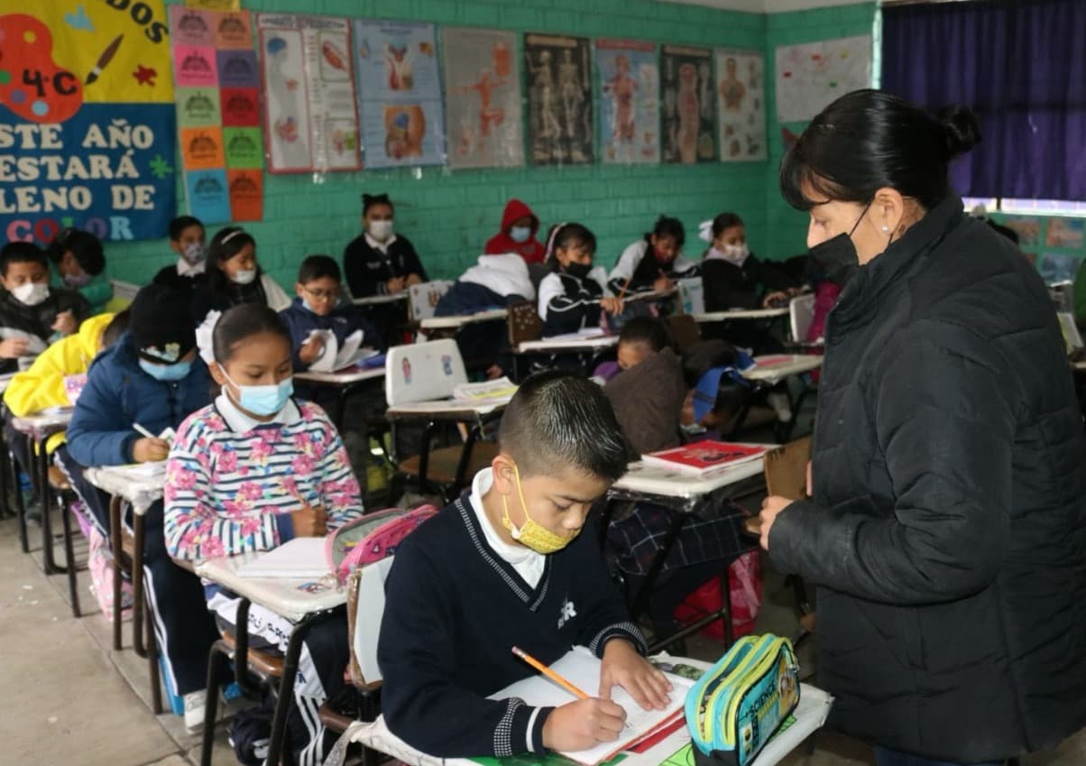 Repunta ausentismo escolar por frío y enfermedades