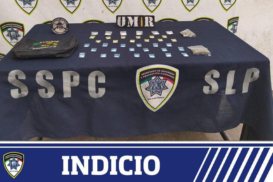 Malandros tiran maletín con droga en Abastos