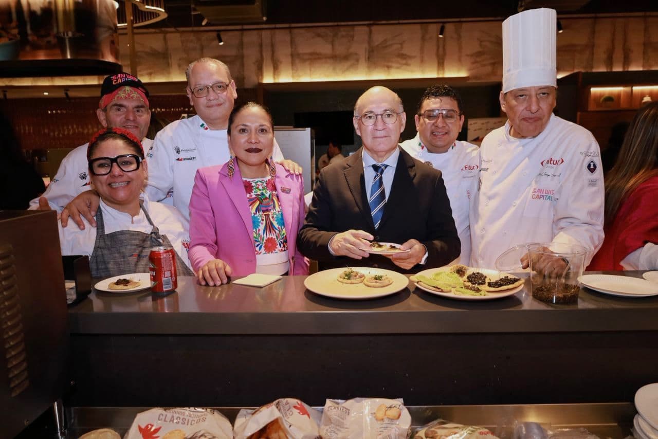 Presume Galindo gastronomía potosina en la FITUR