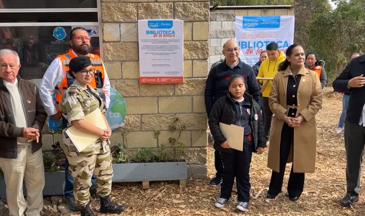 Inaugura Galindo la Biblioteca de la Basura en SLP