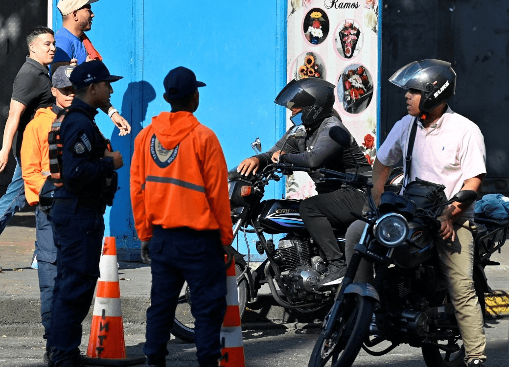 Detienen autoridades venezolanas a periodistas de medios y agencias internacionales