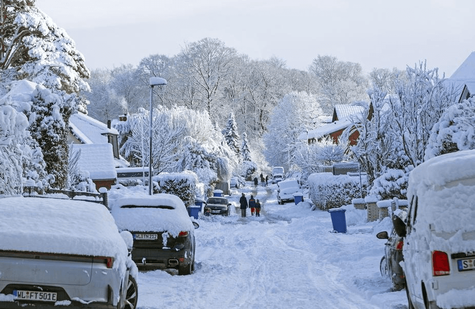 Intensas nevadas provocan cancelación de vuelos en Europa