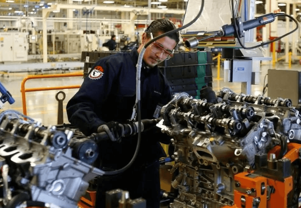 Mantiene industria automotriz en México tendencia de crecimiento