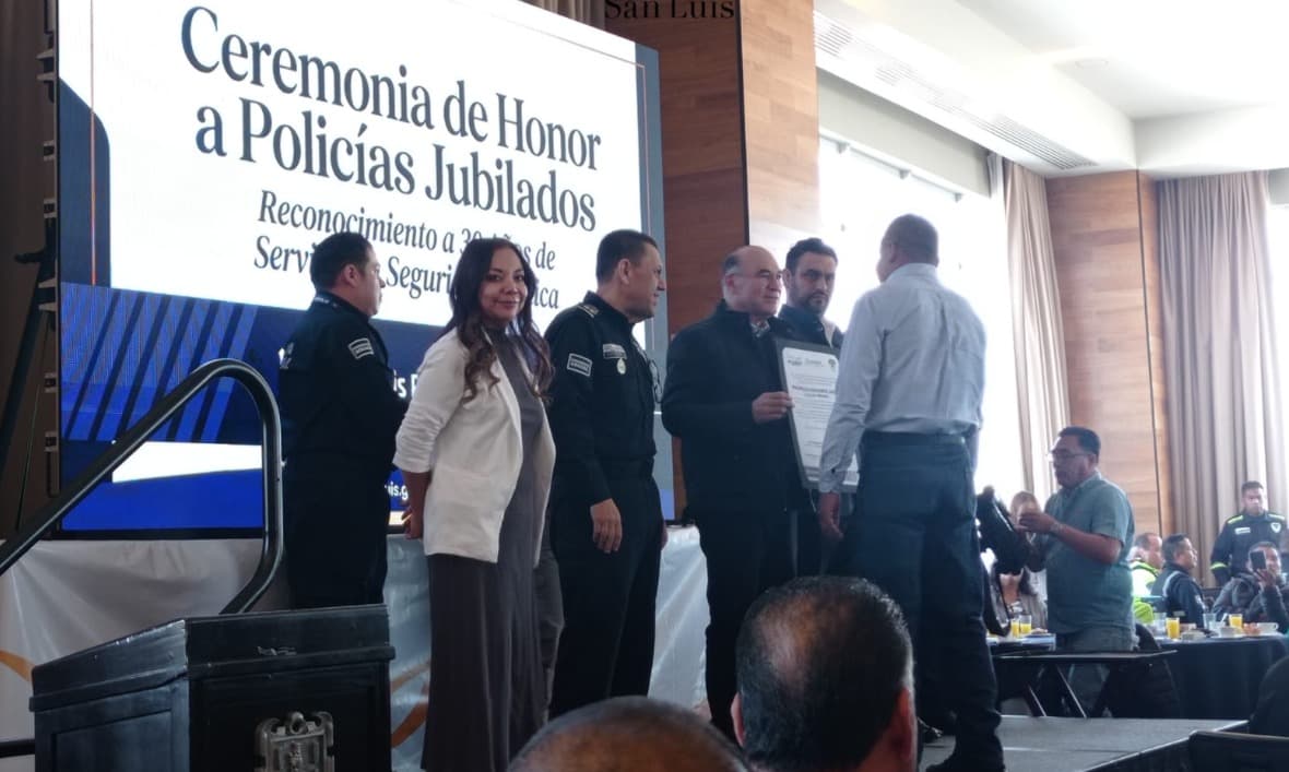 Justo homenaje a policías jubilados