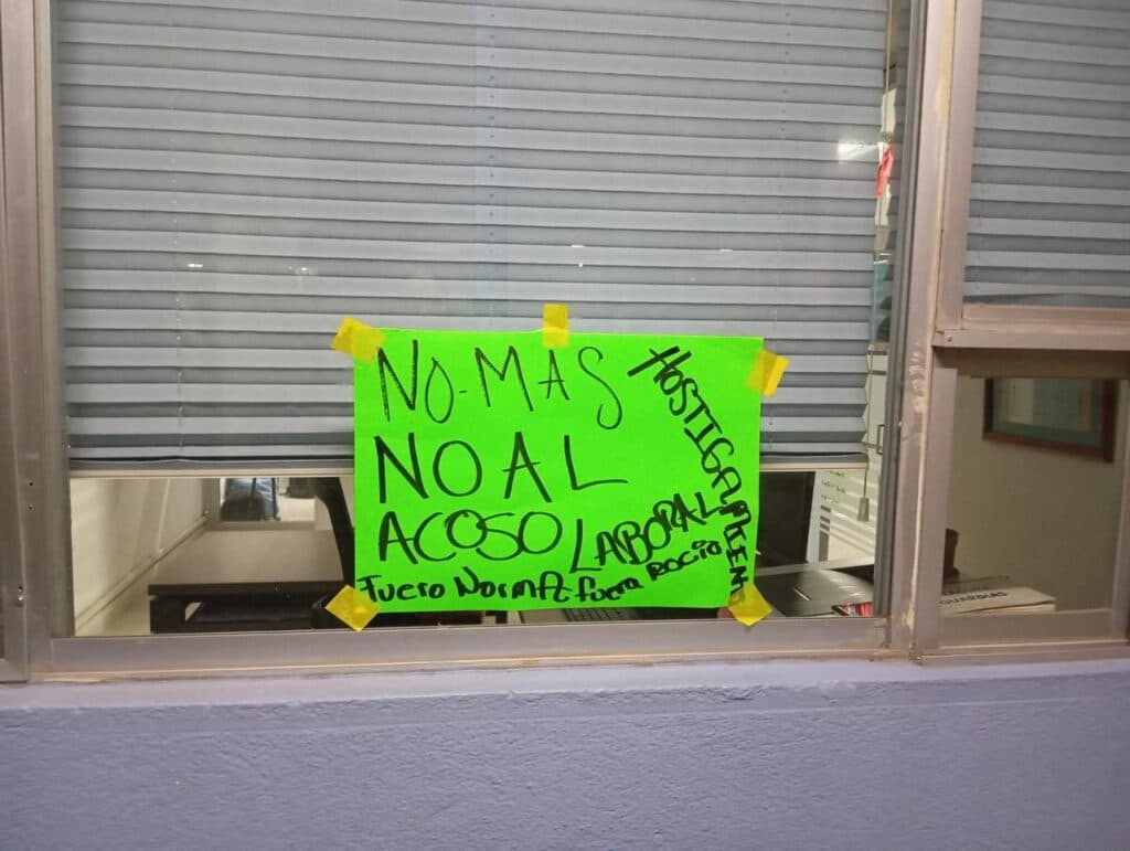 Protestan en Facultad de Ciencias de la Información por presunta violencia laboral