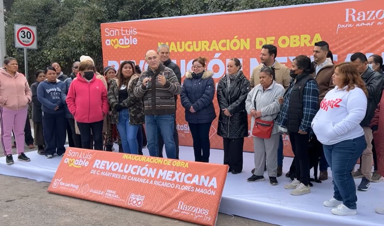 Rehabilitan calles en la Mártires de la Revolución