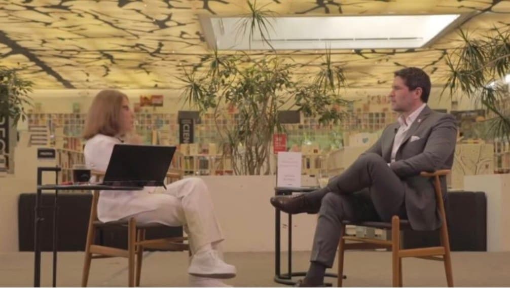 Sabina Berman acusa a YouTube de censurar entrevista con Eduardo Verástegui