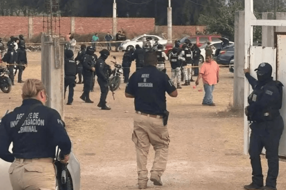 Masacre en Salamanca deja 11 muertos en campo de futbol