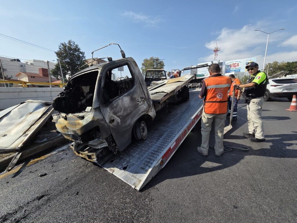 PC Municipal y Policía Vial auxiliaron camioneta siniestrada en SNM