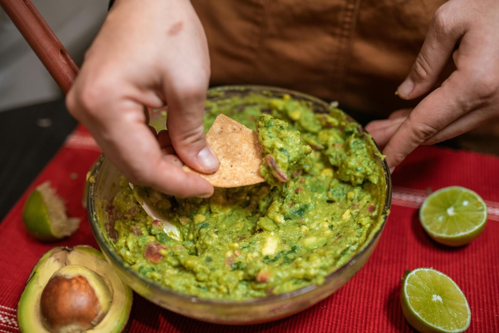 Extorsiones e inseguridad debilitan valor del aguacate mexicano